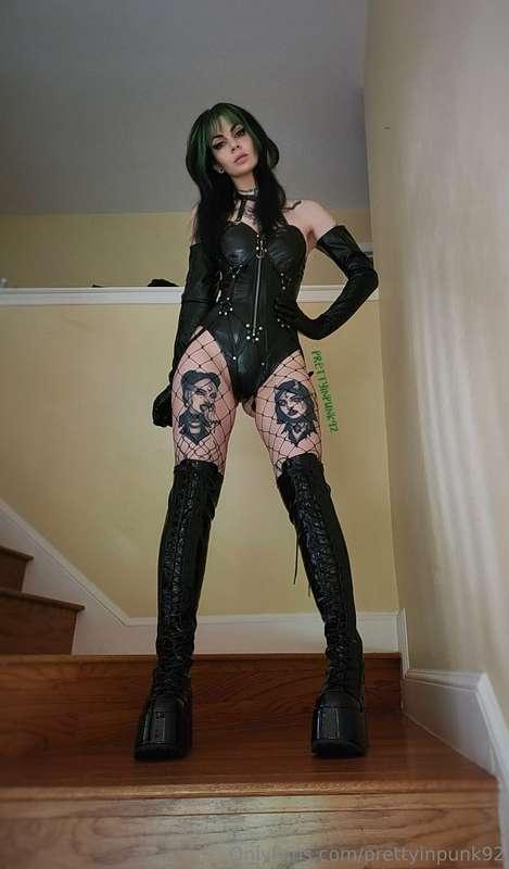 Feeling dark and dominant