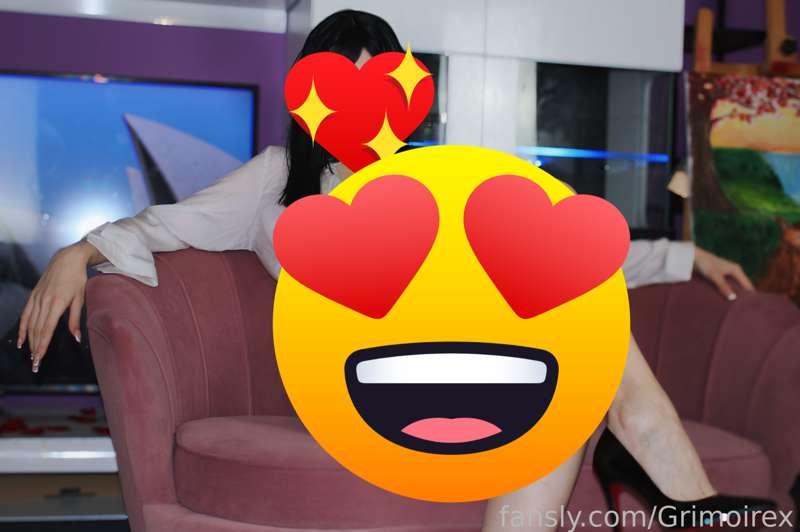 Haven't posted such a delicious Uncensored set like this in a while! Wet shirt nipples poking and my 🍑 eating up the thong 🫢 Don't miss out on this! 💋

#fyp