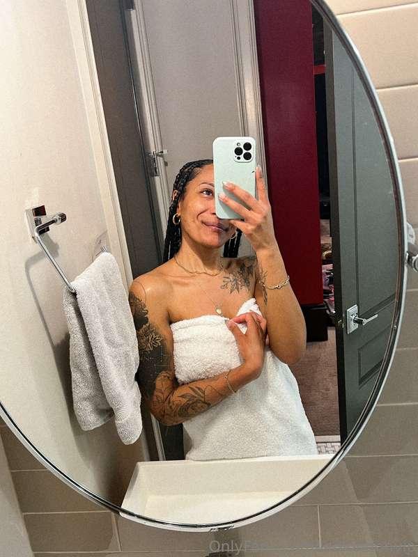 Swipe to get me naked for my shower 🥰