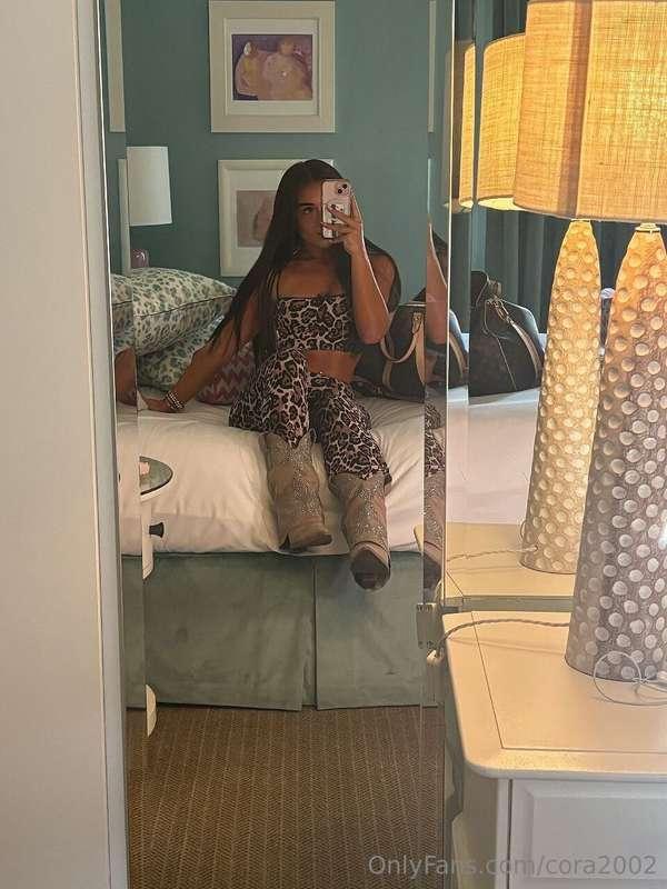 who likes 😚