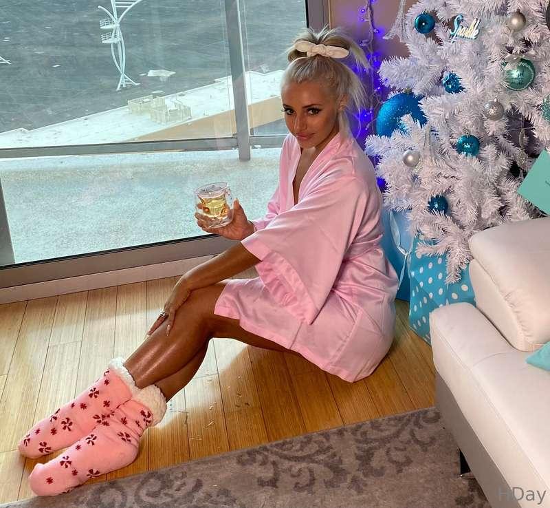 Help check off my Christmas list?☺️💕🎄