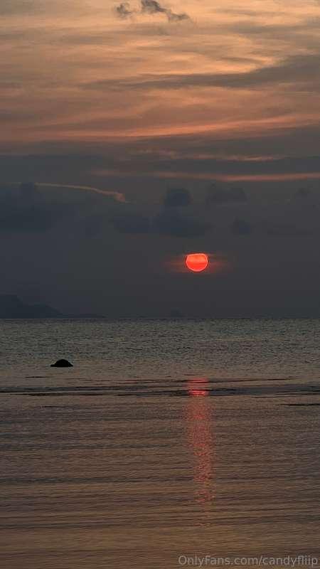 Sunsets are a little magic that nature gives us. 🌅 A moment ..