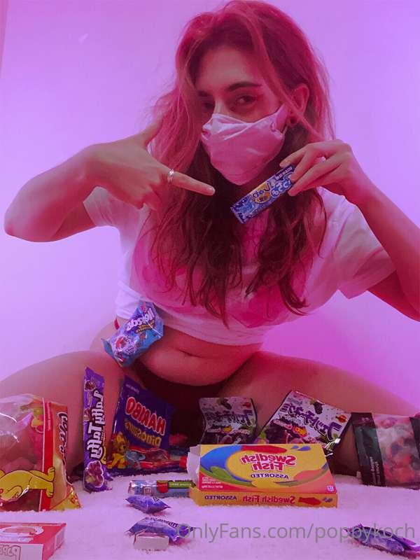 Have you guys had a chance to watch my new candy clip yet~? ..