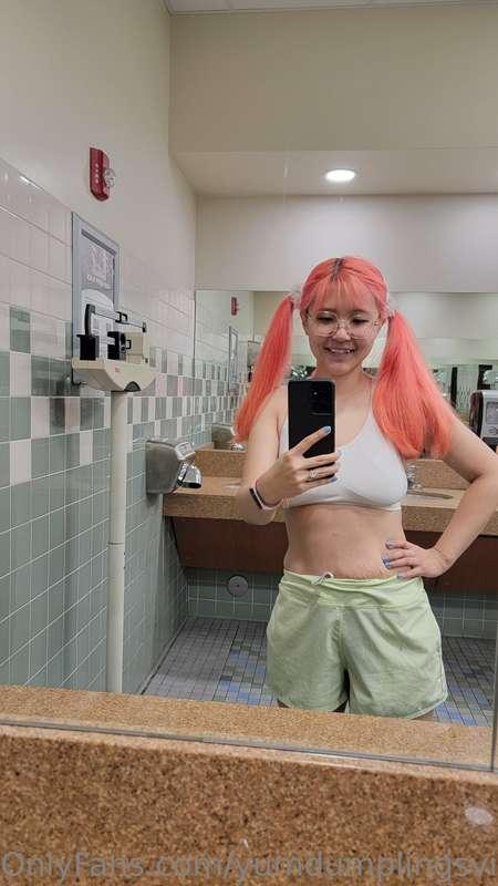Being naughty at the gym 🤪🤪🤪 who wanna workout with me??