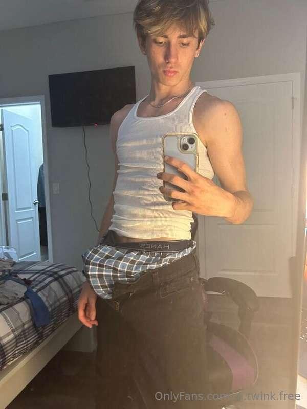 wyd if u saw me irl like this?  https://onlyfans.com/drizzyo..