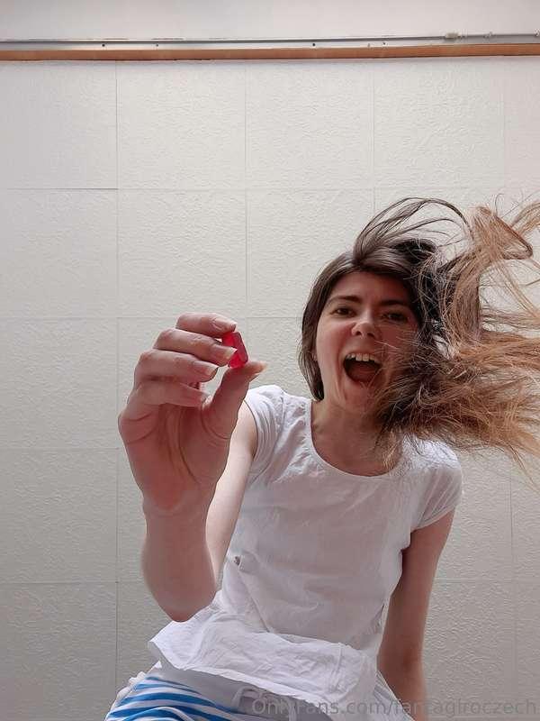 Daily dosis of giantness and dirty feet part 1Preparing litt..