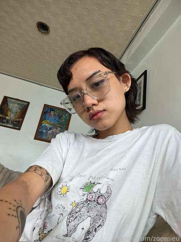 I had drinks with a white dude and found him very cool. We were supposed to hook up but then he sends me a voice message saying he wanted to get to know me first. I honestly don’t know what to say. Nobody asked, but that was probably the best night I’ve ever had with someone solo. He was cute and substantial and nowhere near superficial, like beyond looks, he had a lot of things to share which was really cool. Idk if I will see him again since he won’t be in the country for three weeks, but mr. four eyes, u cool, thx for the night, I had lots of fun. How’s ur weekend so far?

P.S. I was hella horny the entire time LMAO

#fyp #Asian #Filipina #shorthair #pierced #tattoo #skinny