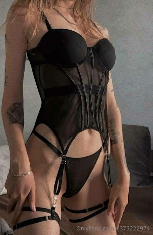 this is my favorite lingerie set😍 You like it? 😈