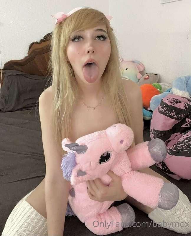 cum on my kiddie face daddy :3
