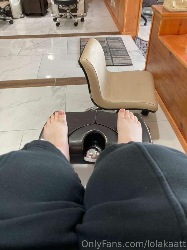 Pedi day! Send a tip and you can choose my color 🥰🥰🥰