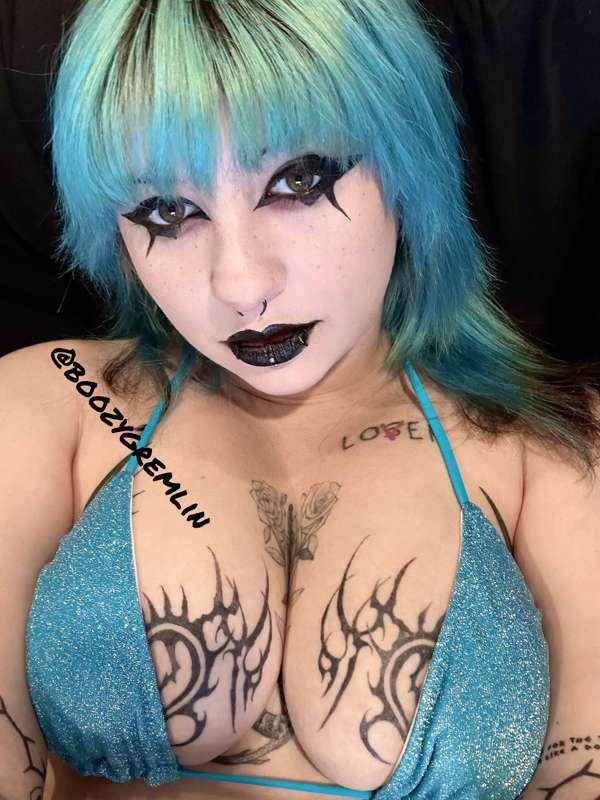 💦💦💦

#emogirl#bluebikini#tattoo#piercings#bluehair#emo#alternative#alternativegirl#tattedgirl#tatted#bigboobs#boobs#bikini#fyp