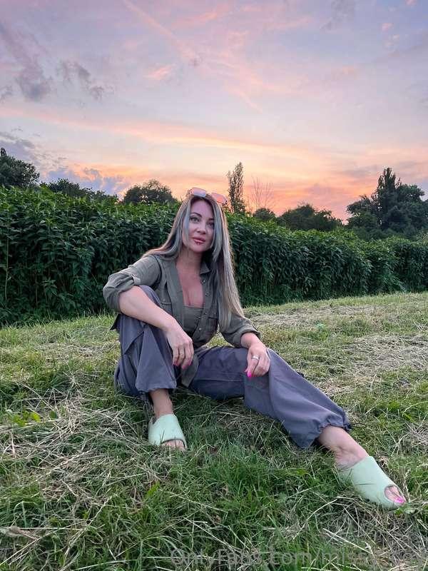 Sunsets are always mesmerizing 🌅 but tonight there’s somethi..