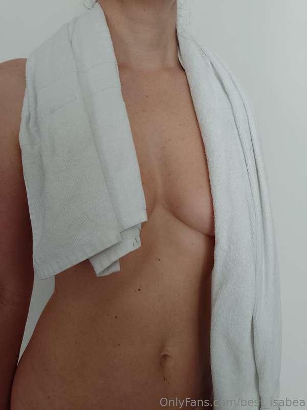 I am wearing ONLY 😲 the towel 😈! Wanna see other 6 teasing p..