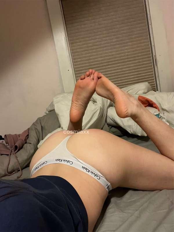 Arching my feet and my back :)