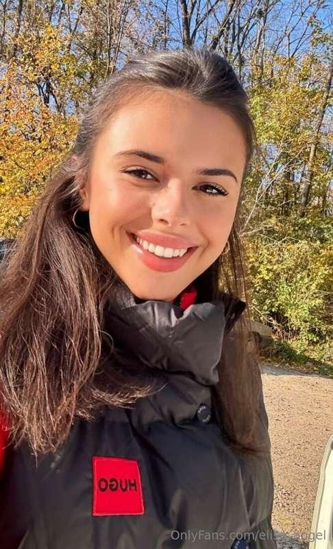 💓𝐅𝐑𝐄𝐄𝐄 𝐒𝐔𝐁𝐒𝐂𝐑𝐈𝐏𝐓𝐈𝐎𝐍💓 cute @official_emiliaxo just turned 19 ..