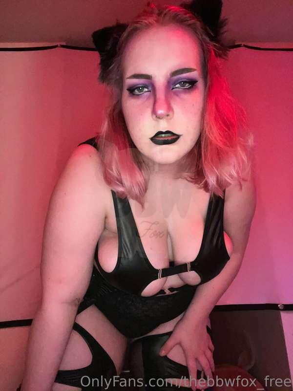 New video Friday!! Playing domme this time telling you just ..