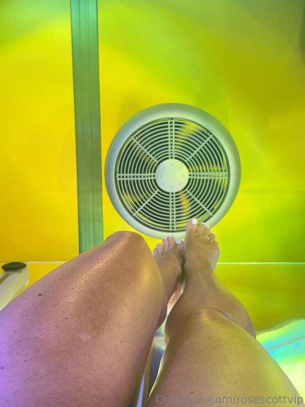 Tanning bed views of my sexy feet and legs 