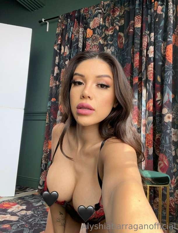 Mommys tits needs a good sucking 🙈 should i give you a bette..