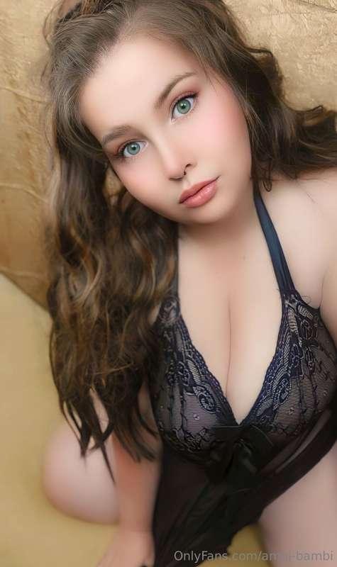 My errands are finished and now I'm home and horny!