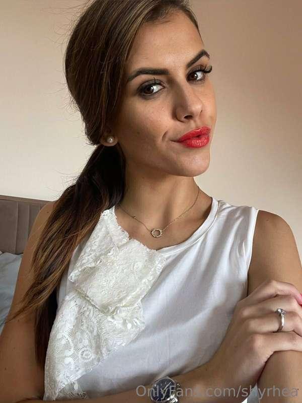 She’s a busy girl 🙃, do you guys think red lipstick suits me..