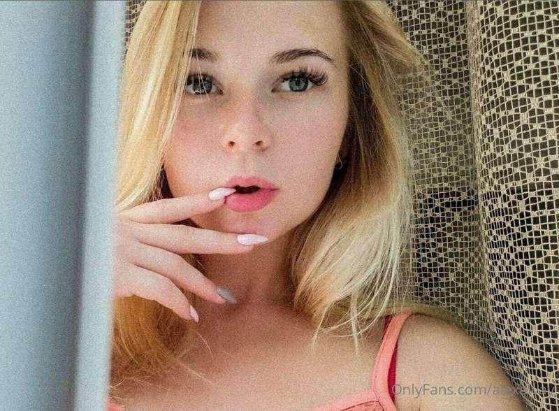 FREE FREE @a_tendergirl_vialeti ✨ 
SEXTING 📲  
FETISH 👣  
CO..