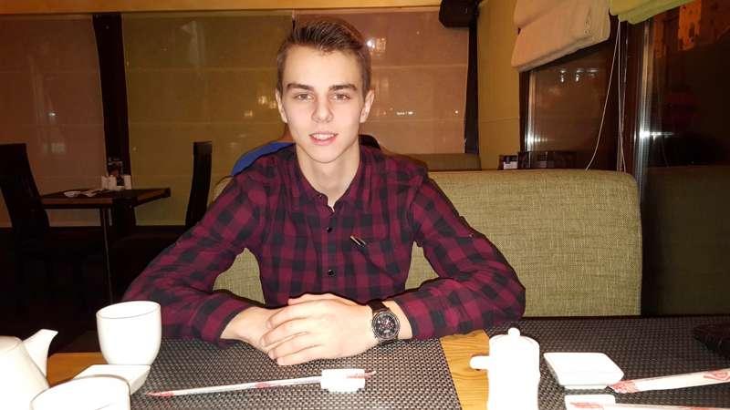 At the sushi restaurant 🍣🍜