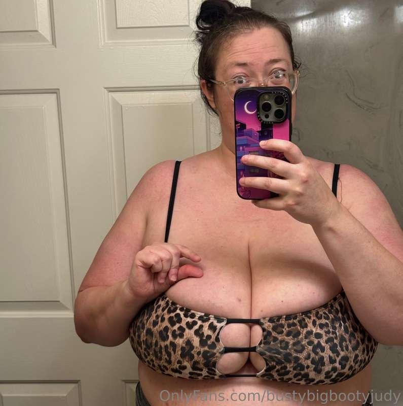 Look at Mommy’s huge, soft breasts spilling out while your t..