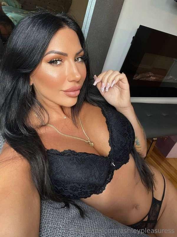 I know you need a slutty girl to help you cum 👀 can it be me..