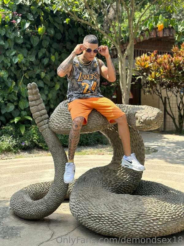 En el zoológico wey 😛🦖
