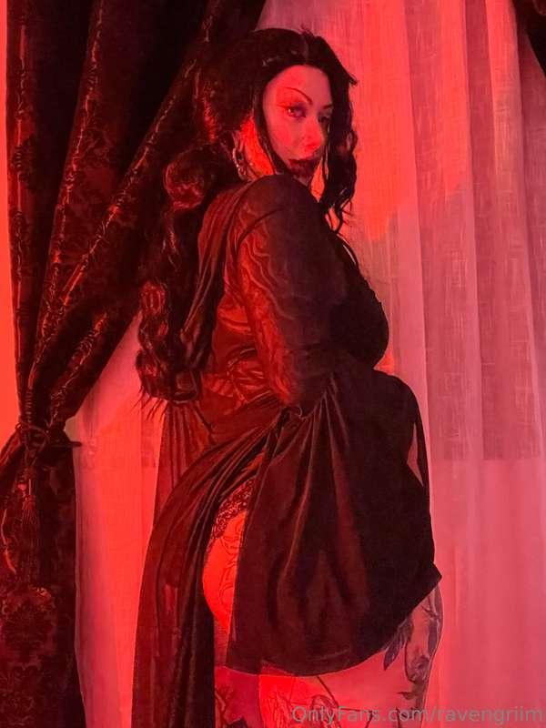 🧛🏻‍♀️Can I kiss your neck?🧛🏻‍♀️ I'll try to be gentle.. but ..