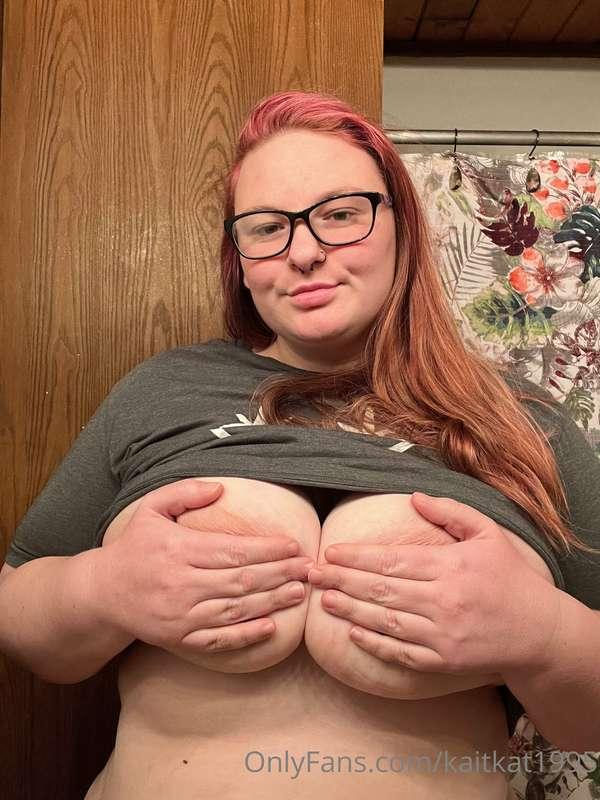 Tip or sub to my paid page for the uncensored version🥰