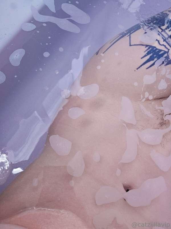 My bathbomb was actually purple btw 😏  Also I had too much f..