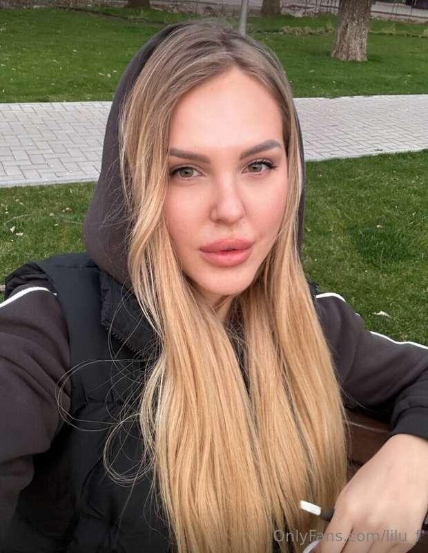 🌅✨ Beauty surrounds us, not in grand gestures, but in the de..