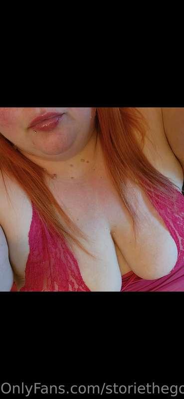 Pretty in pink 💗 I want you to slide your big thick cock bet..