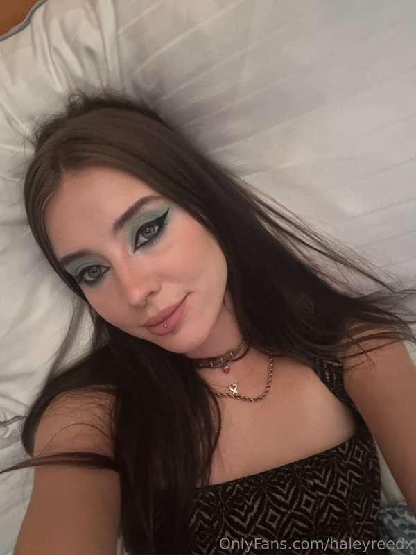 wanna be the reason my makeup gets messed up? 👉🏻👈🏻