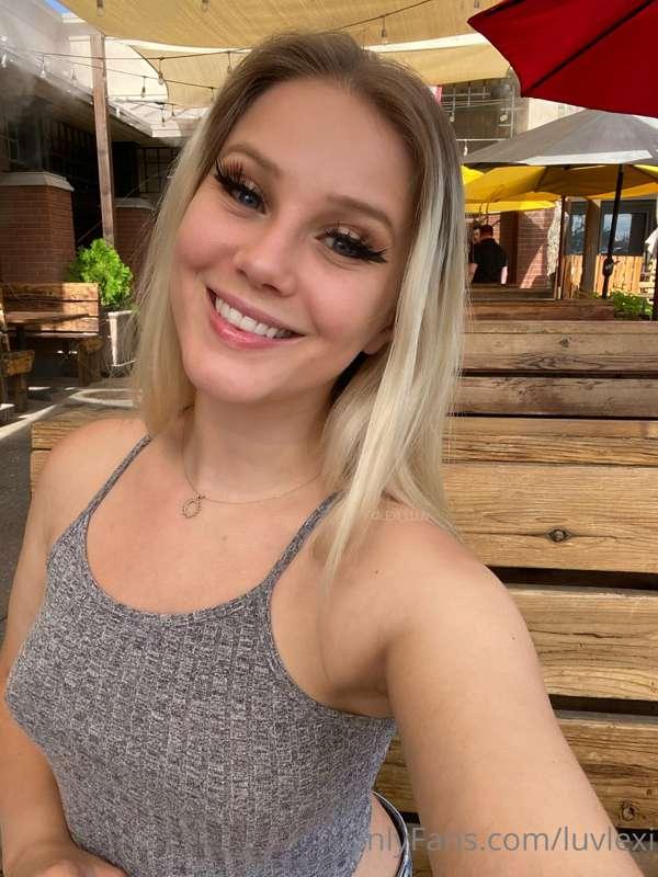 Quick help!! Should I order a burger or tacos 🍔🌮