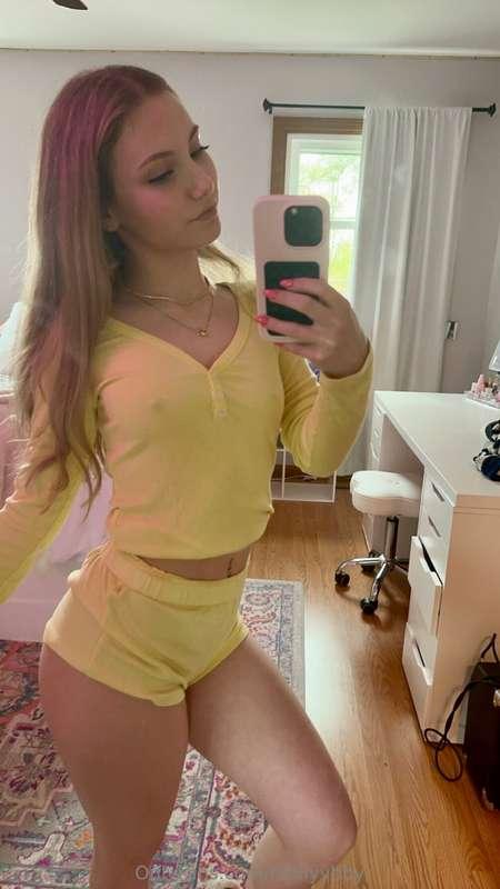 Chillin in my PJs💛🌻🌝