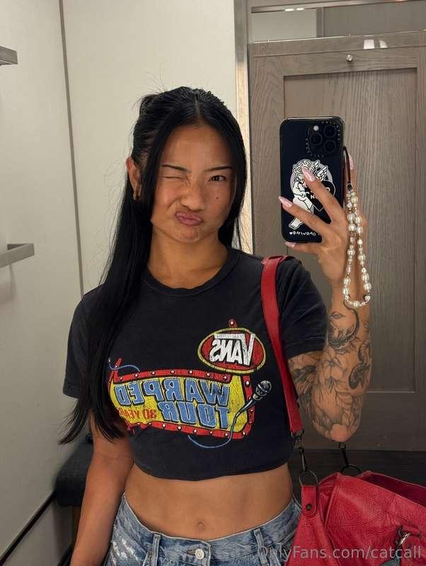 DMs are open, daddies 😈