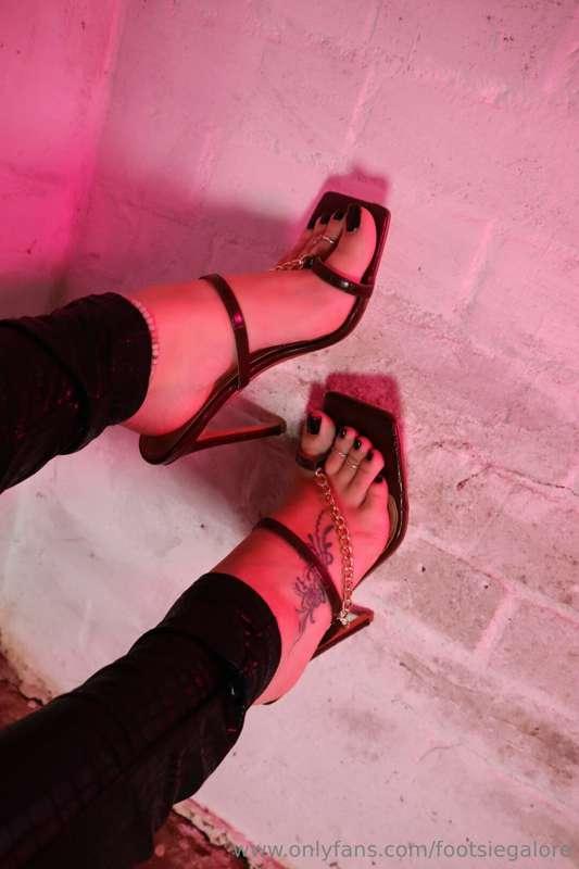 footsiegalore image #16