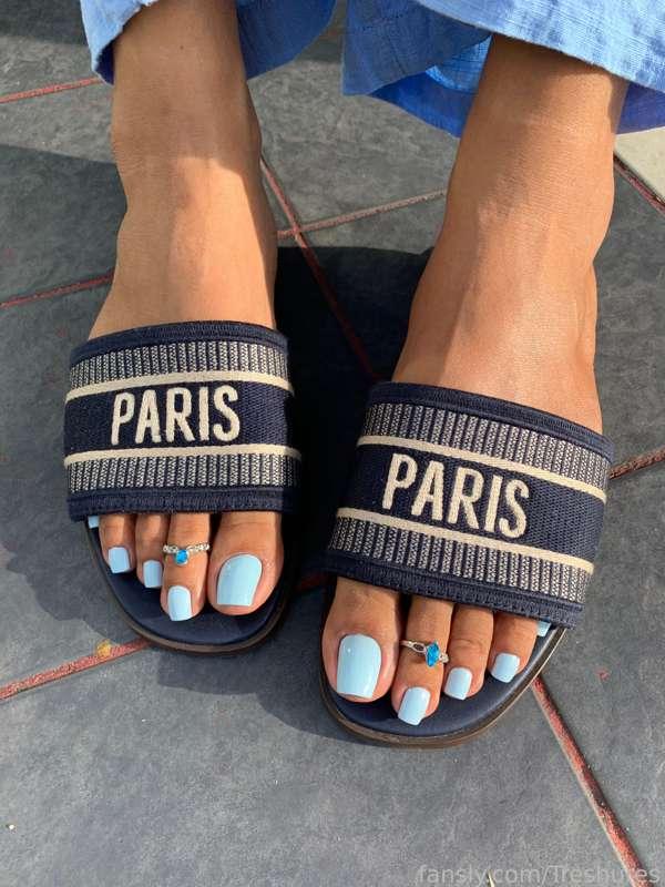Among the 3 pairs of sandals, which pair is your favorite and why? 🩵🦋🏙️

#feet #sandals #toes #soles #heels #slides #toenails #pedicure #footfetish