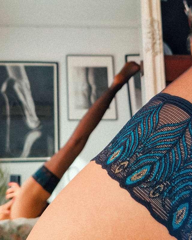 sexy-feet-in-stockings image #0