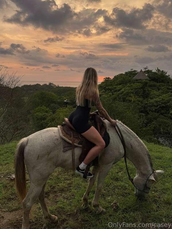 I loveeee riding 🐴✨🤠 always have hehe (interpret that howeve..