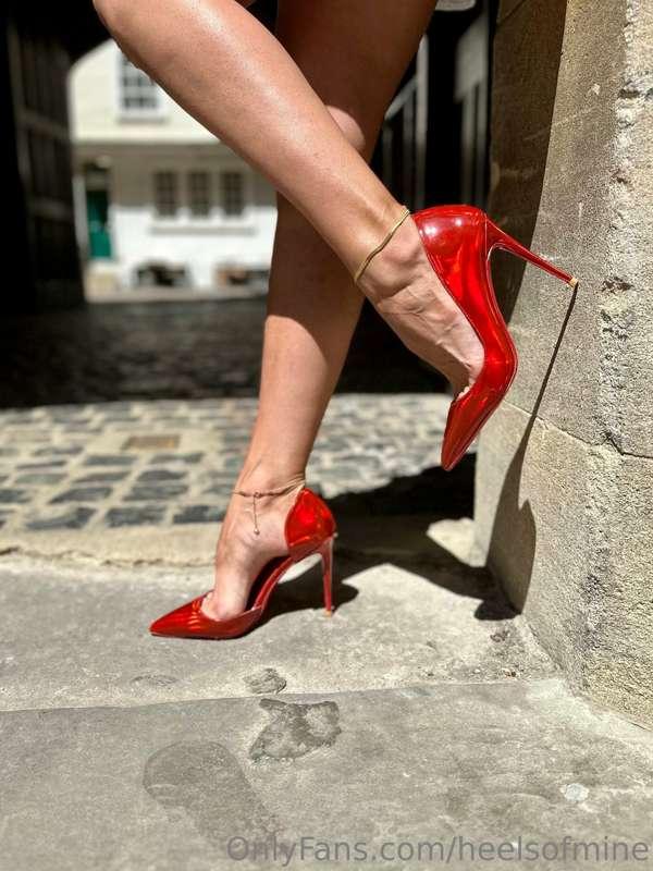 Because I know that some of you like my red heels ❤️