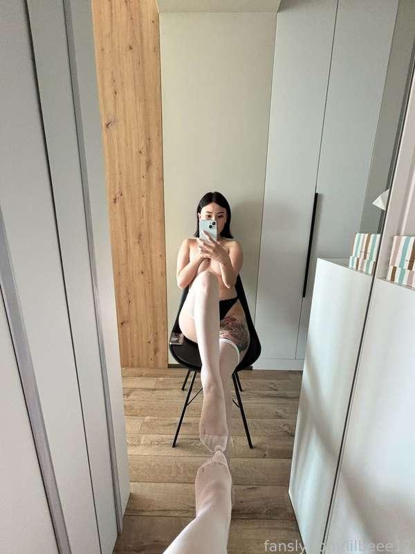 My legs are waiting to embrace you 😋

#asian #cute #young #smalltits #girlnextdoor #feet #stockings 