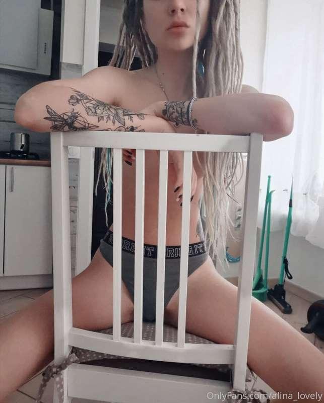 Pull my hair and spank me😈😈😈