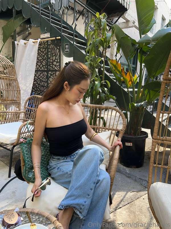 Just out here minding my business and looking fabulous.