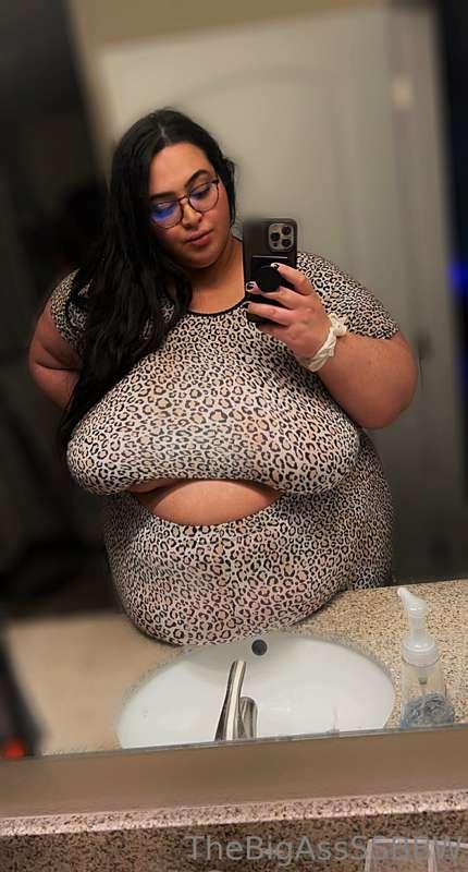 Feeling so fucking fat lately. My belly is in the sink at th..