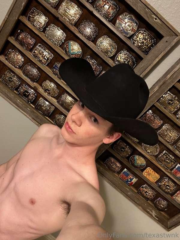 Who likes the cute cowboy look? 🤠