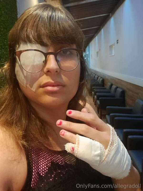 Hey everyone, I had eye surgery today and my hand is broken...