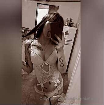 This elegant babe is for naturalness😈
She's always online, w..